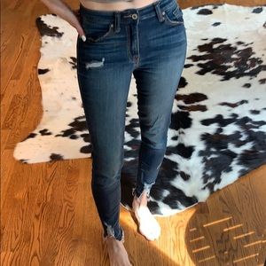 Ankle cropped blue wash denim